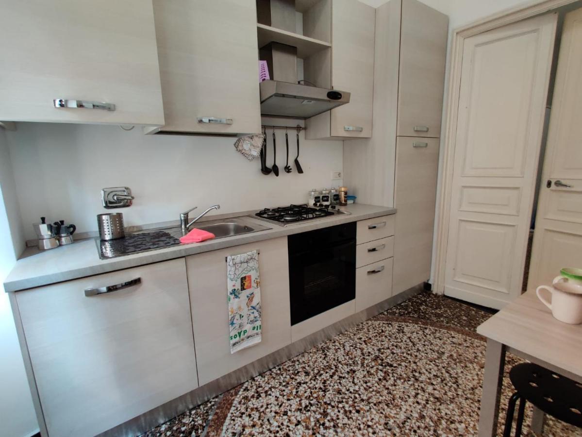 Wow Home - 175 Mq - Posteggio Privato - Davanti Porto Traghetti - Fino A 10 Posti Letto Genova Eksteriør billede