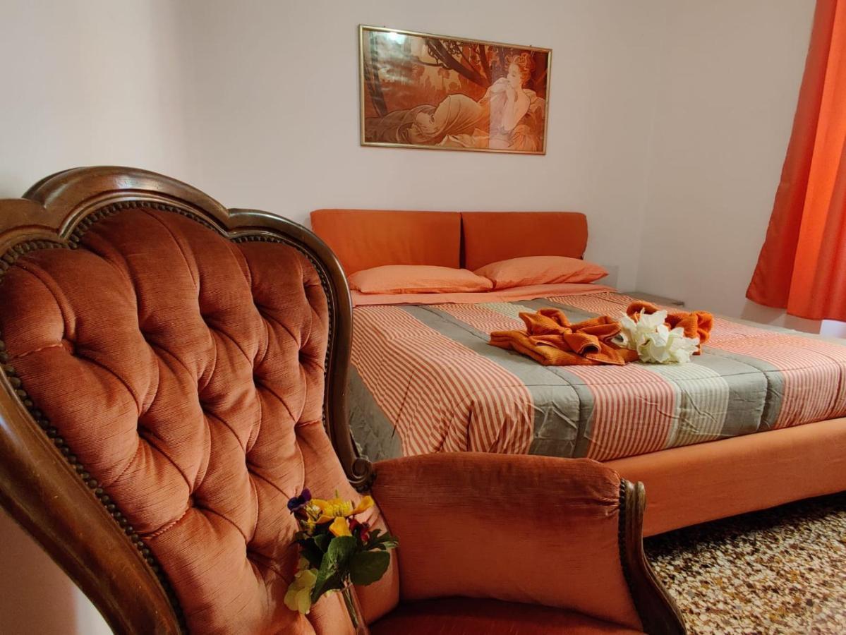 Wow Home - 175 Mq - Posteggio Privato - Davanti Porto Traghetti - Fino A 10 Posti Letto Genova Eksteriør billede