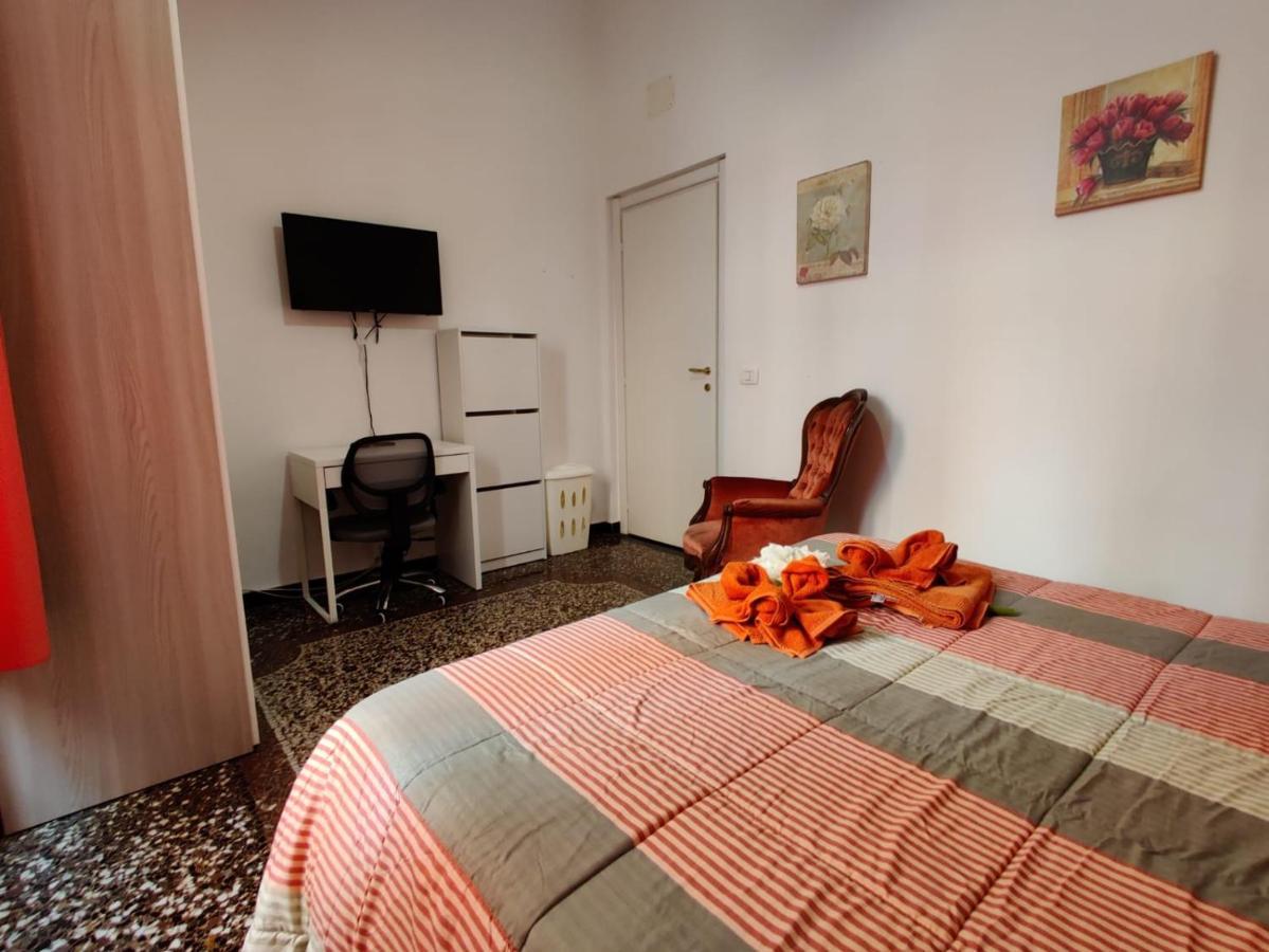 Wow Home - 175 Mq - Posteggio Privato - Davanti Porto Traghetti - Fino A 10 Posti Letto Genova Eksteriør billede