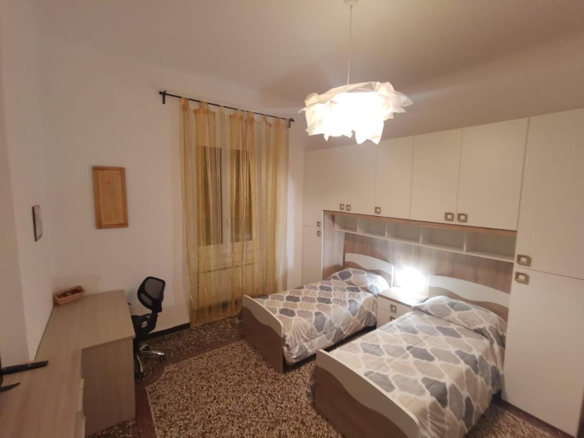 Wow Home - 175 Mq - Posteggio Privato - Davanti Porto Traghetti - Fino A 10 Posti Letto Genova Eksteriør billede