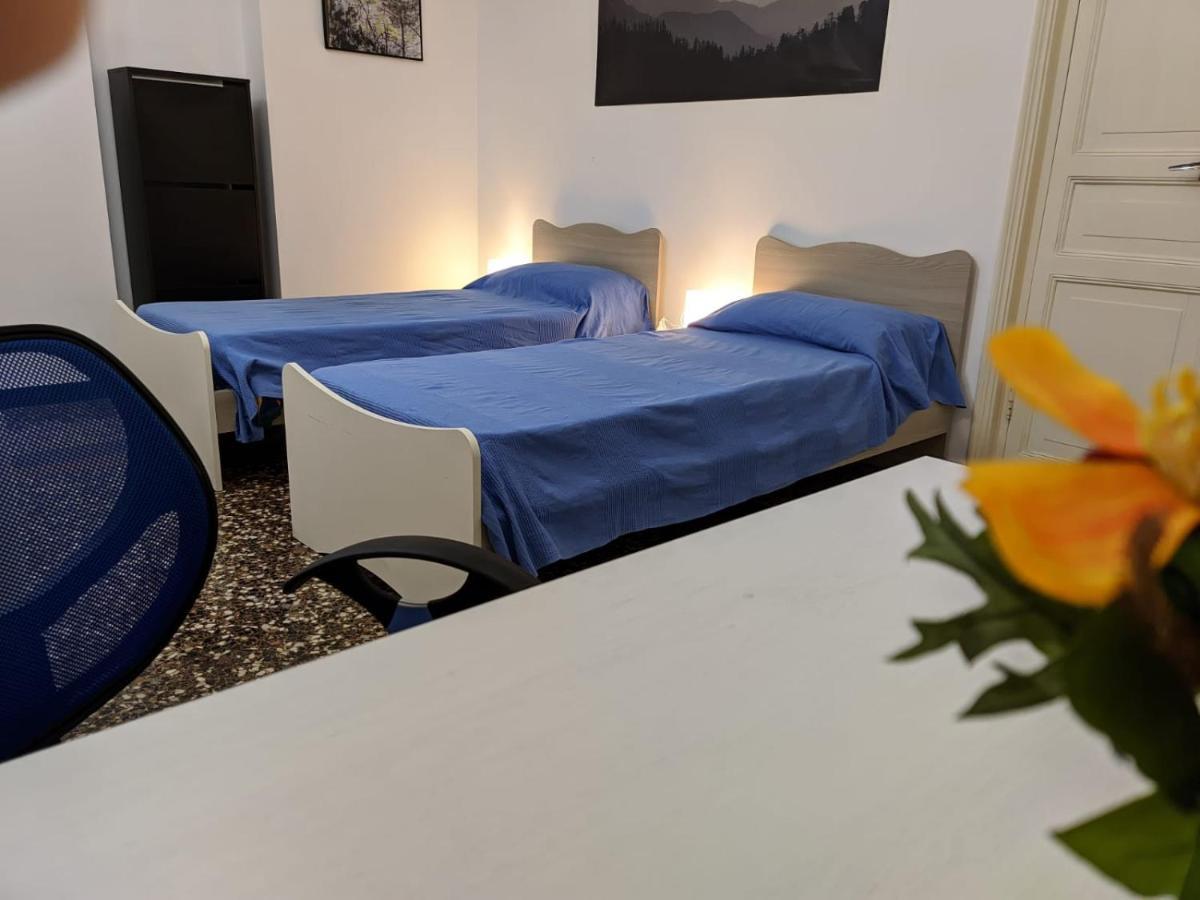 Wow Home - 175 Mq - Posteggio Privato - Davanti Porto Traghetti - Fino A 10 Posti Letto Genova Eksteriør billede