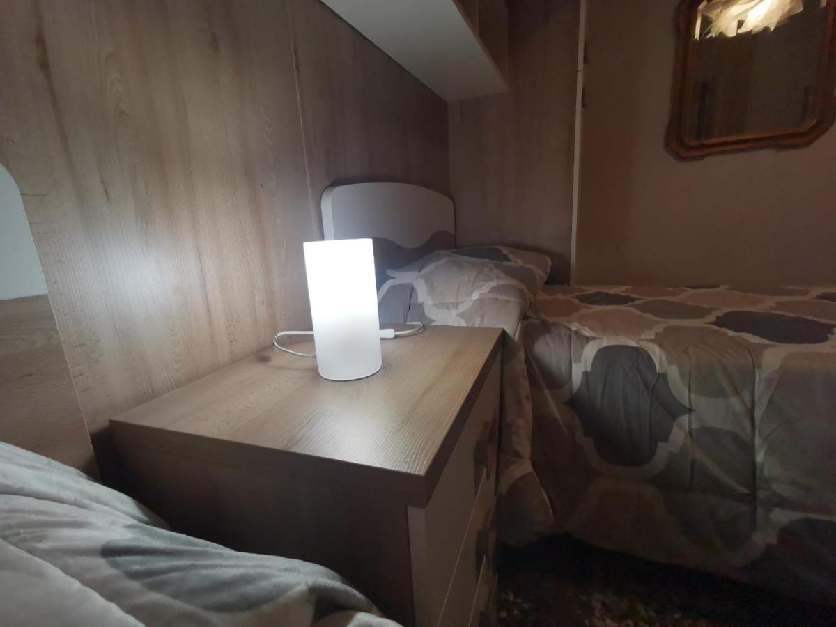 Wow Home - 175 Mq - Posteggio Privato - Davanti Porto Traghetti - Fino A 10 Posti Letto Genova Eksteriør billede