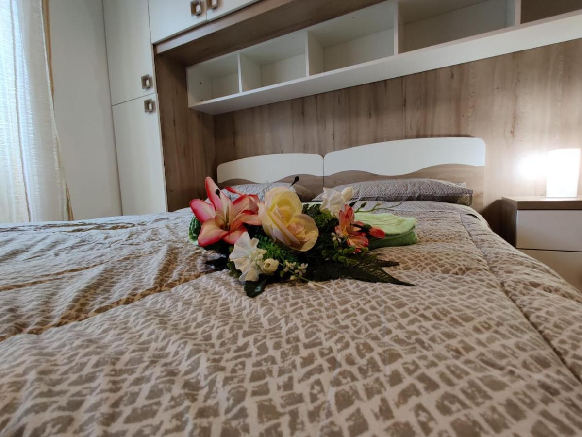 Wow Home - 175 Mq - Posteggio Privato - Davanti Porto Traghetti - Fino A 10 Posti Letto Genova Eksteriør billede