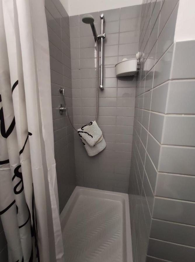 Wow Home - 175 Mq - Posteggio Privato - Davanti Porto Traghetti - Fino A 10 Posti Letto Genova Eksteriør billede
