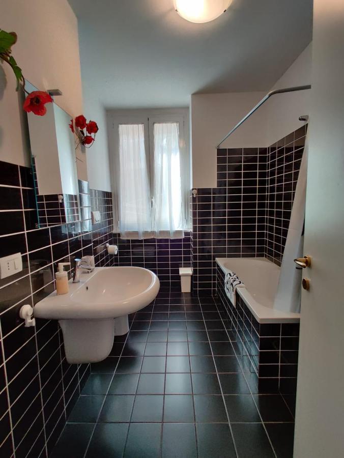 Wow Home - 175 Mq - Posteggio Privato - Davanti Porto Traghetti - Fino A 10 Posti Letto Genova Eksteriør billede